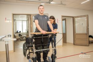 Боєць ЗСУ проходить реабілітацію у Дніпрі та готується до міжнародних змагань з плавання
