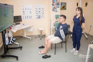 «Я живий — і цього достатньо»: у Дніпрі воїн без обох рук вчиться жити заново