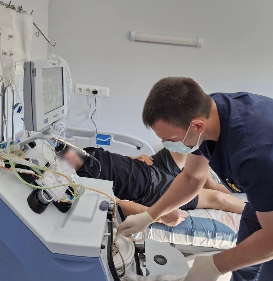 Тепер не треба їхати за кордон. У Дніпрі провели унікальну операцію і врятували життя