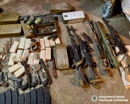 У Дніпрі викрили нелегальні канали збуту зброї та боєприпасів