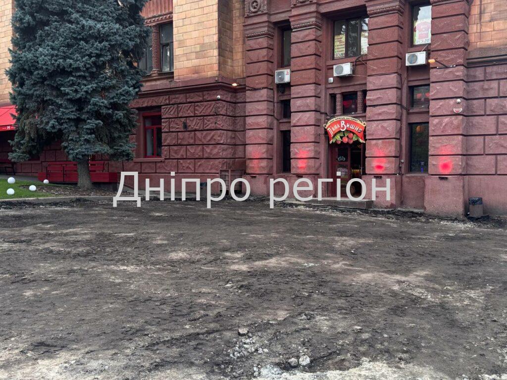 Дорожні роботи біля «П’яної вишні» в ДніпріДорожні роботи біля «П’яної вишні» в Дніпрі: де тепер тусуватись молоді?