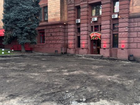 Дорожні роботи біля «П’яної вишні» в ДніпріДорожні роботи біля «П’яної вишні» в Дніпрі: де тепер тусуватись молоді?