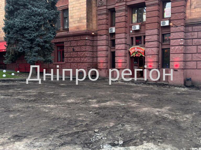 Дорожні роботи біля «П’яної вишні» в ДніпріДорожні роботи біля «П’яної вишні» в Дніпрі: де тепер тусуватись молоді?