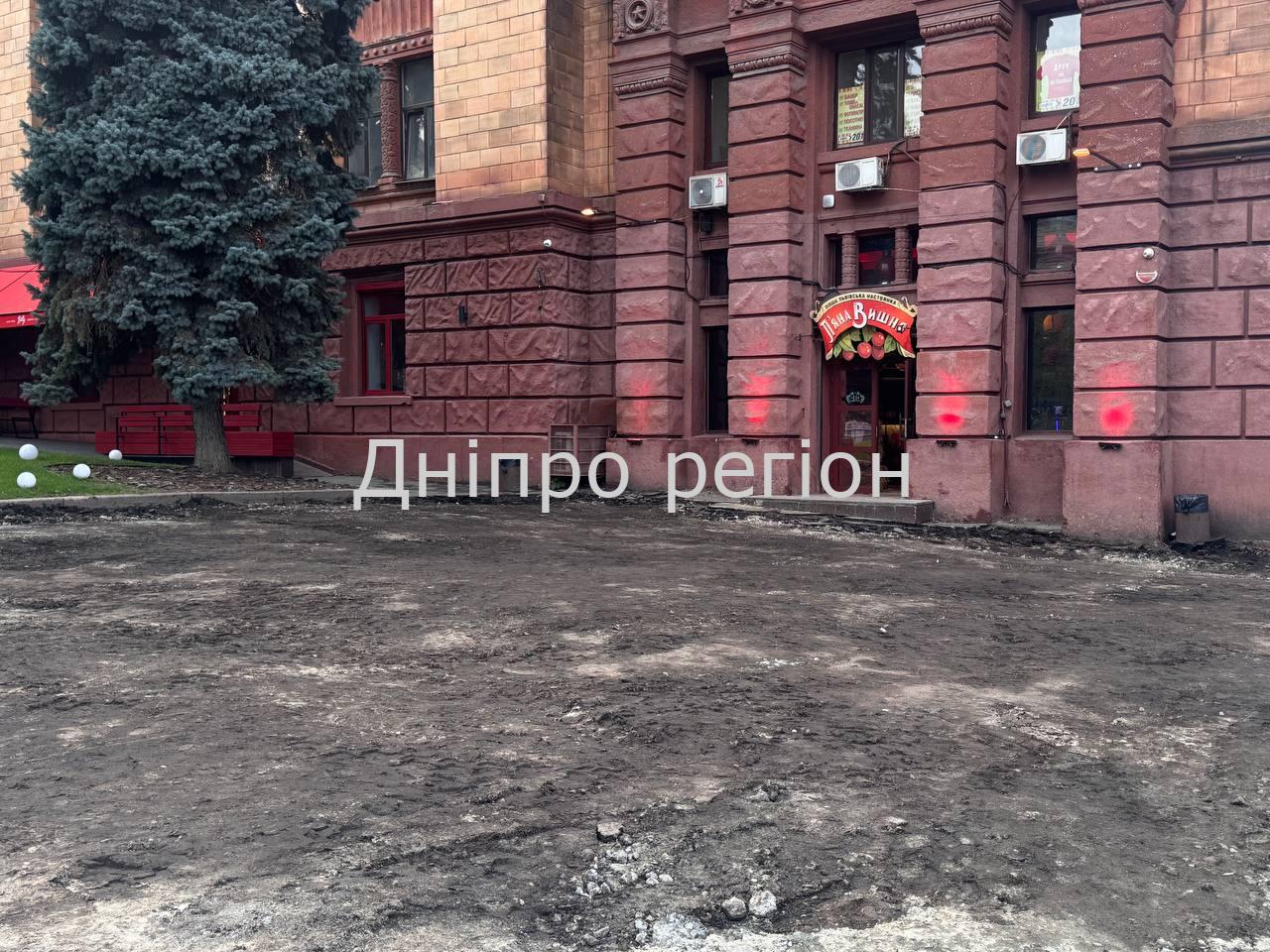 Дорожні роботи біля «П’яної вишні» в ДніпріДорожні роботи біля «П’яної вишні» в Дніпрі: де тепер тусуватись молоді?