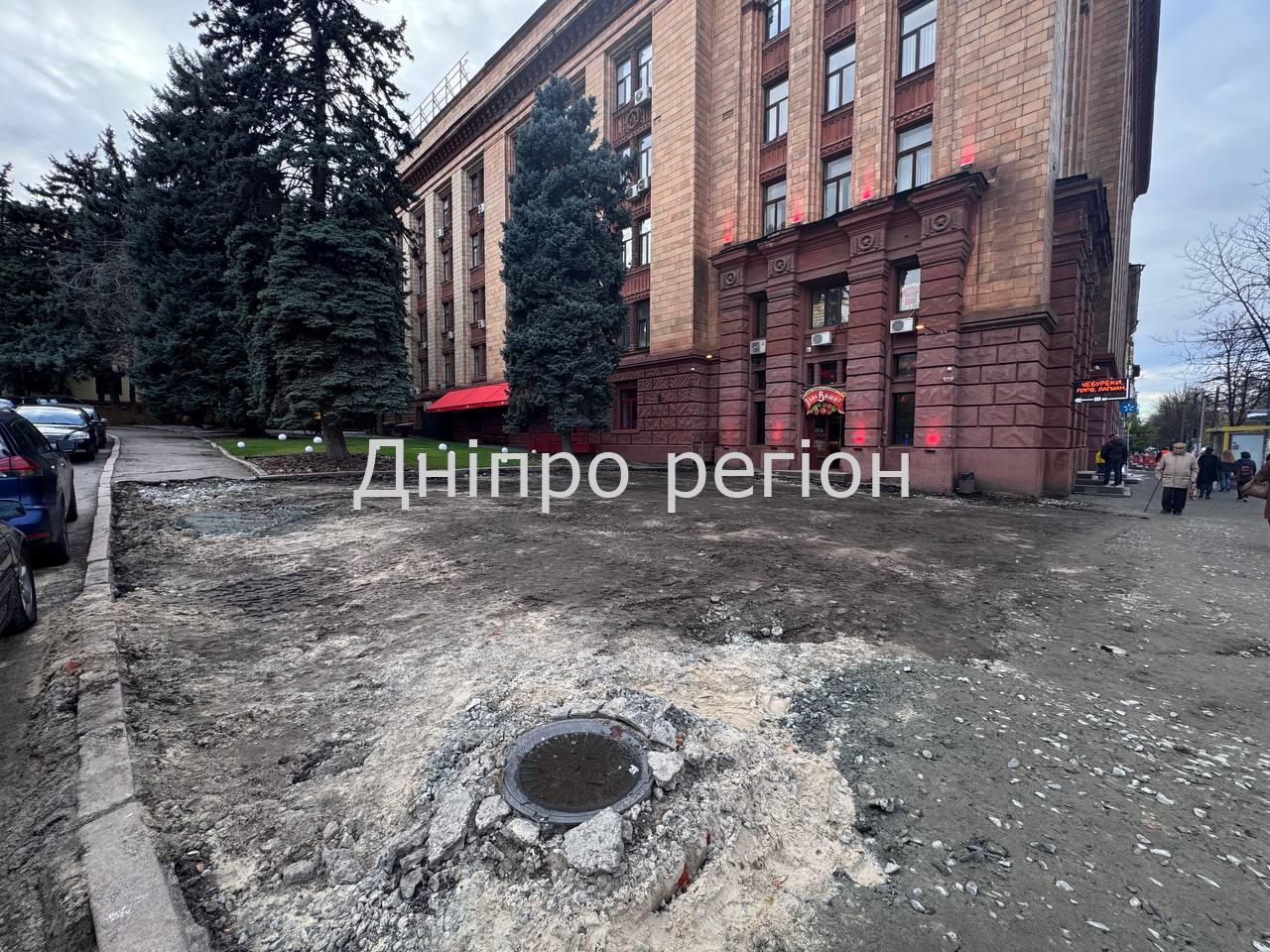 Дорожні роботи біля «П’яної вишні» в ДніпріДорожні роботи біля «П’яної вишні» в Дніпрі: де тепер тусуватись молоді?