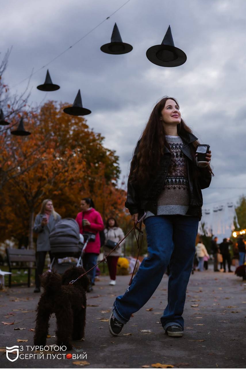 У сквері Усачова панує Гелловінський настрій