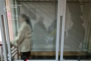 Засуджено на 10 років: мешканка Дніпра використала сина для створення дитячої порнографії