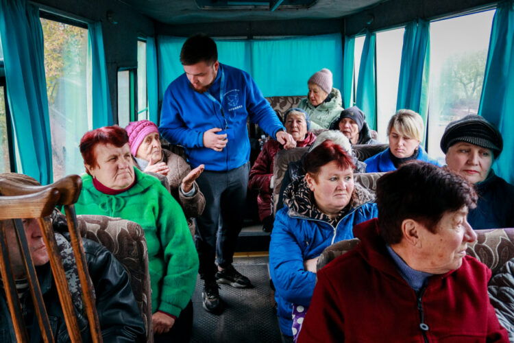 У прифронтовій Межівській громаді запустили соціальний маршрут до Шахтарського