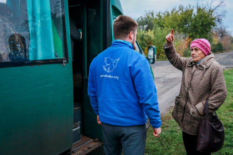 У прифронтовій Межівській громаді запустили соціальний маршрут до Шахтарського