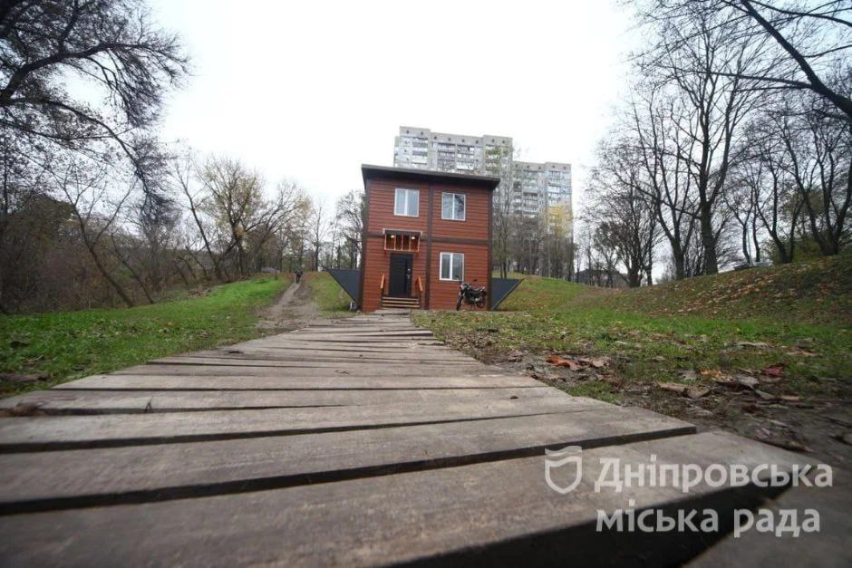 Де в Дніпрі зробити фото. Чудова локація будинок “Догори дриґом”