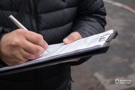 У Дніпрі штрафуватимуть за графіті та рекламу наркотиків на фасадах