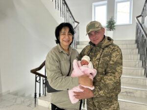 52-річна військова з Дніпропетровщині народила здорову дівчинку
