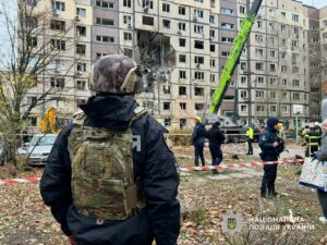 Масований нічний удар по Дніпру. Що відбувається на місці трагедії