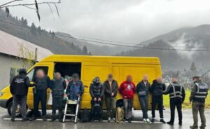 10 000 доларів за “квиток”: на Дніпропетровщині викрили схему переправлення військовозобов’язаних до Румунії