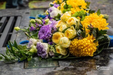У Дніпрі у День Гідності та Свободи вшанували пам’ять полеглих героїв
