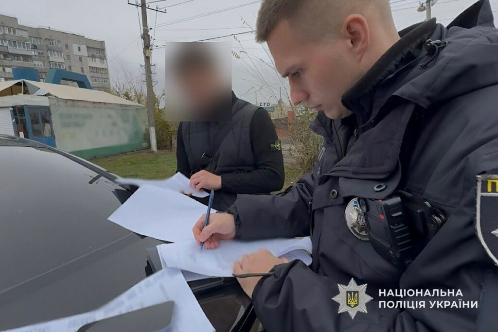 Розкрили в Дніпрі. Чоловік з сайту знайомств ошукав дівчат майже на 200 тисяч гривень