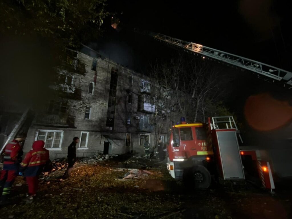 Ворог атакував Камʼянське безпілотниками: пошукові роботи тривають – Андрій Білоусов Ворог масовано атакував Камʼянське безпілотниками: пошукові роботи тривають – Андрій Білоусов