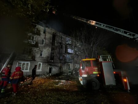 Ворог масовано атакував Камʼянське безпілотниками: пошукові роботи тривають – Андрій Білоусов