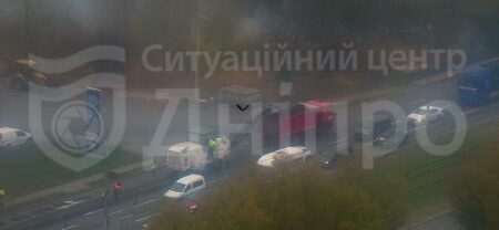 Плануйте час та маршрут: у Дніпрі ускладено рух на Кайдацькому мосту