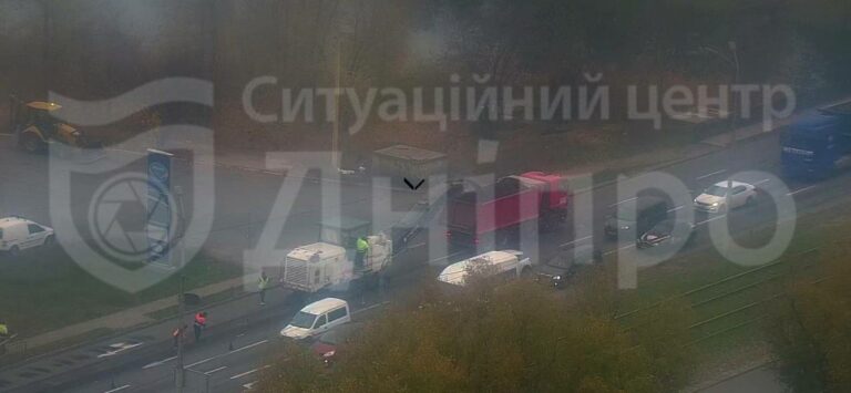 Плануйте час та маршрут: у Дніпрі ускладено рух на Кайдацькому мосту