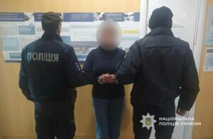 На Дніпропетровщині вчителька напала з ножем на колегу