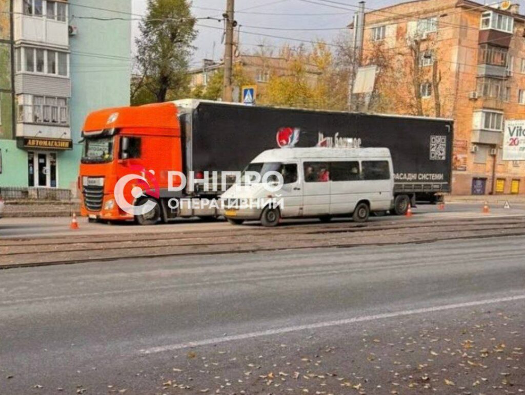 Загинув на місці. У Дніпрі фура збила чоловіка на переході