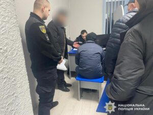 Шахраї ошукали іноземця на 36 тисяч доларів під виглядом продажу олії