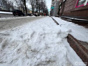 Суцільний каток на дорогах. У Дніпрі синоптики прогнозують небезпечну погоду