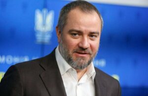 Відомий дніпрянин Андрій Павелко втік за кордон за підробленою довідкою
