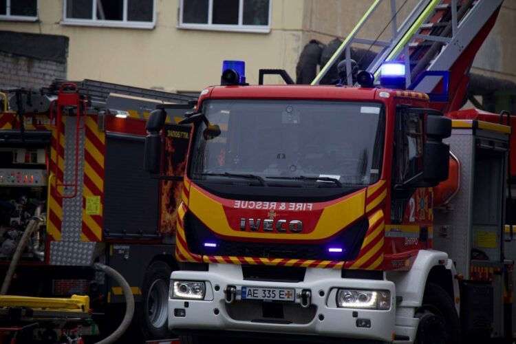 Удар по Дніпру 1 грудня: кількість постраждалих збільшується (ФОТО)