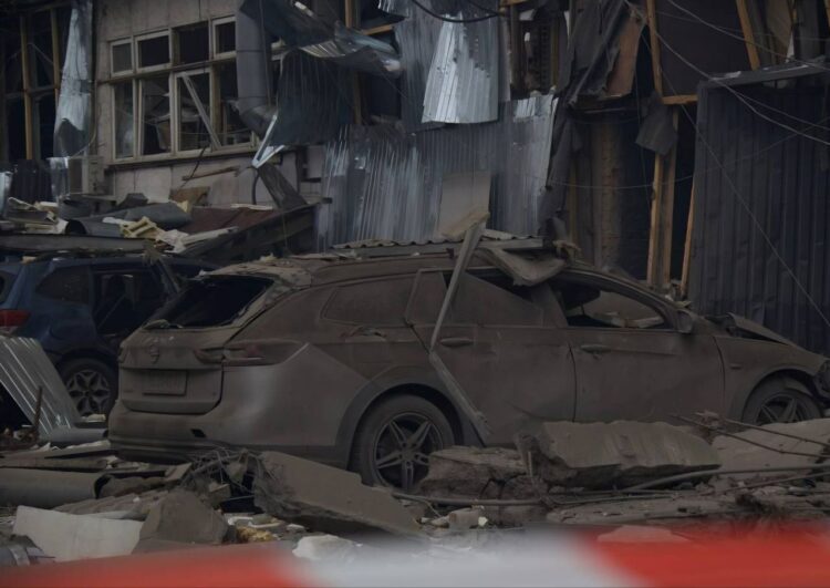 Удар по Дніпру 1 грудня: кількість постраждалих збільшується (ФОТО)