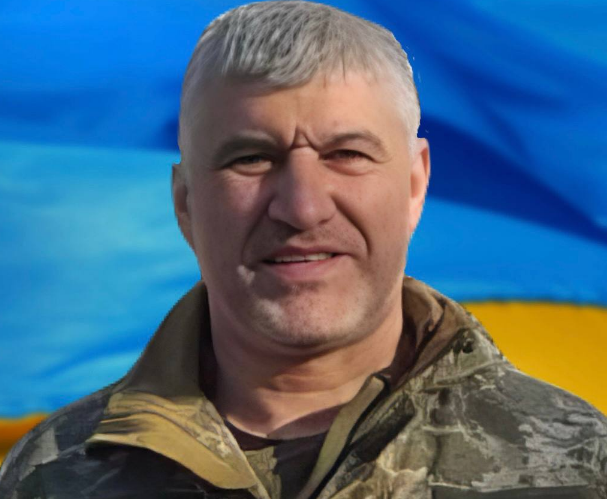 З перших днів пішов на фронт. Загинув капітан Полторацький Юрій з Кам’янського