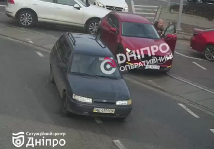 У Дніпрі в районі Центрального ринку “Озерка” раптово помер водій