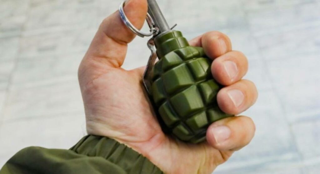 Підібрав запал від гранати. На Дніпропетровщині чоловіку відірвало пальці