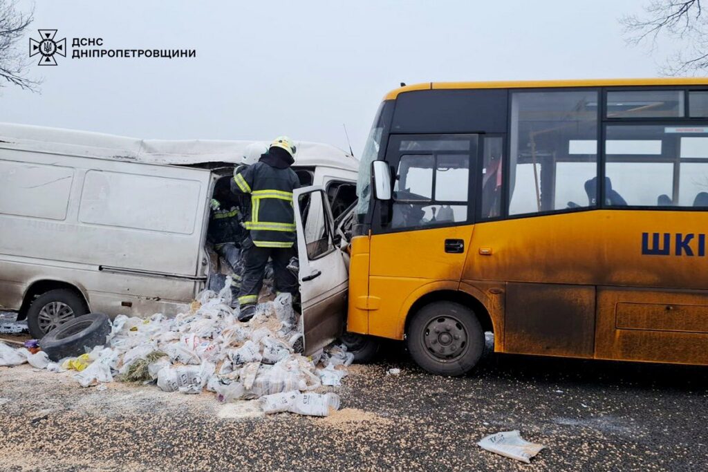 На Дніпропетровщині сталася смертельна ДТП. З’явились фото з місця трагедії