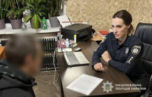 Жінка впала, а він задушив її шарфом. На Дніпропетровщині затримали підозрюваного у вбивстві