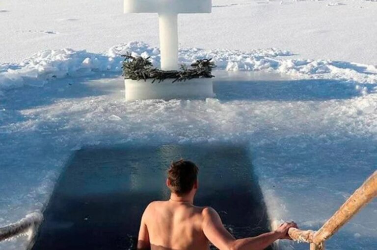 Водохреща-2026: кому категорично заборонено купатися в ополонці та як занурюватися безпечно