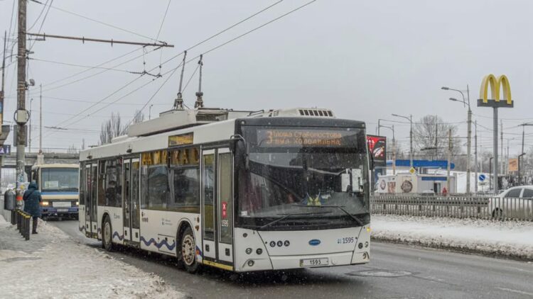 Транспортний колапс у Дніпрі: в місті повністю зупинили рух тролейбусів Транспортний колапс у Дніпрі: в місті повністю зупинили рух тролейбусів
