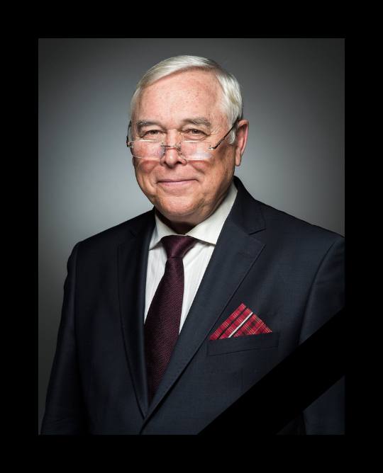 У Дніпрі пішов з життя відомий журналіст, педагог, вчений Володимир Демченко