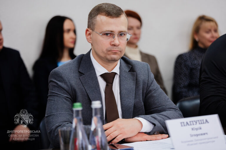 Корупційна схема у Дніпрі: як посадовці вкрали мільйони на відновленні обстріляних будинків