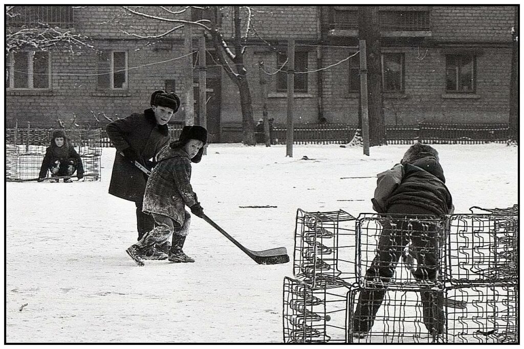 Як раніше в Дніпрі діти відпочивали взимку