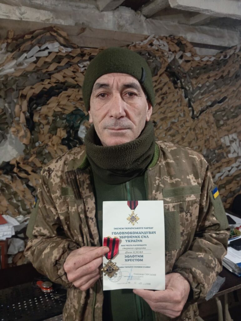 Житель Дніпропетровщини нагороджений нагрудним знаком «Золотий хрест» за успішне виконання бойових завдань