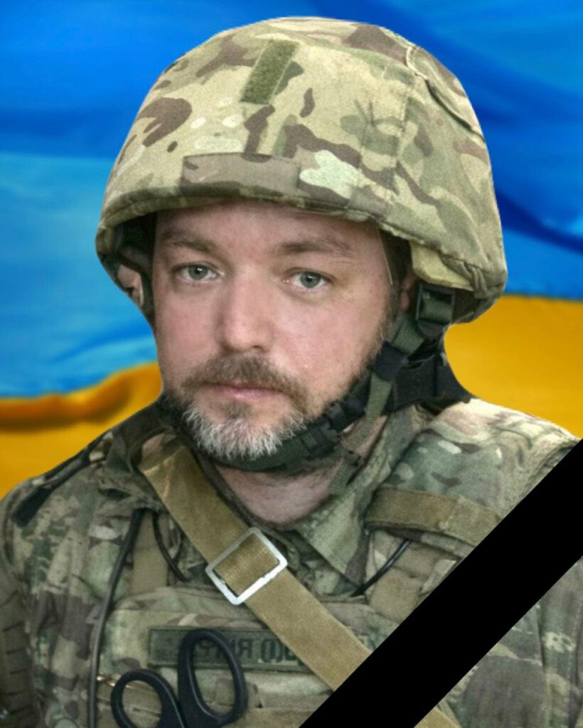 У нього залишилися дружина, син, донька, мати, сестра. Загинув Буркацький Олександр з Дніпропетровщини