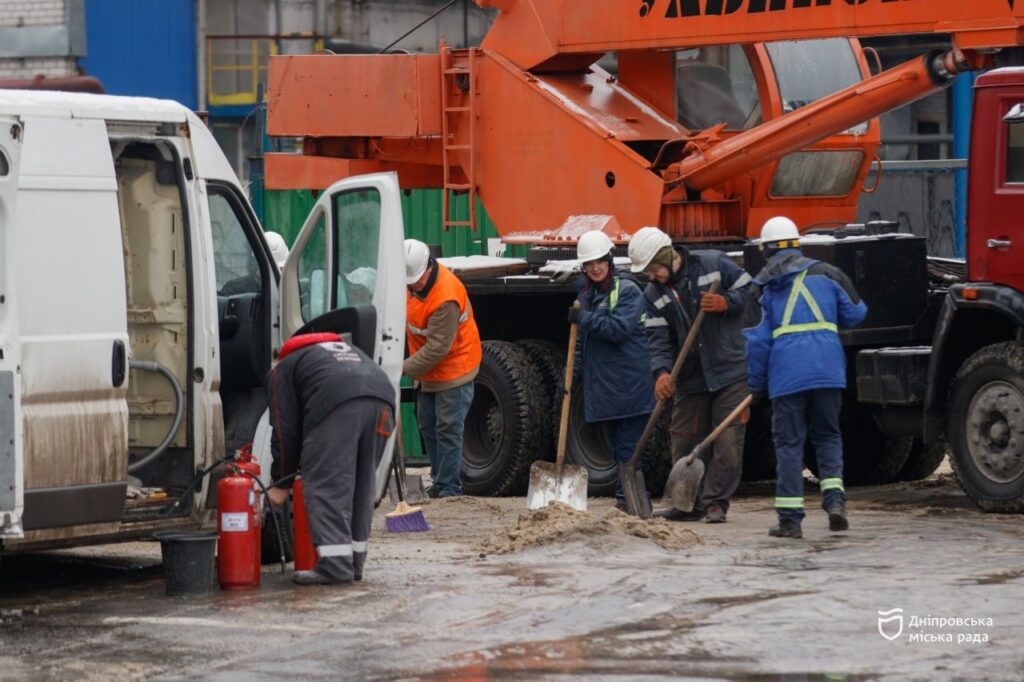 300 тонн олії на дорозі: як Дніпро за ніч відвернув екологічну катастрофу