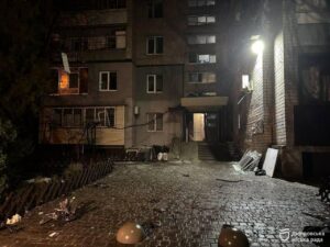 Дніпро ліквідує наслідки атаки дронів: куди звертатись власникам пошкодженого житла