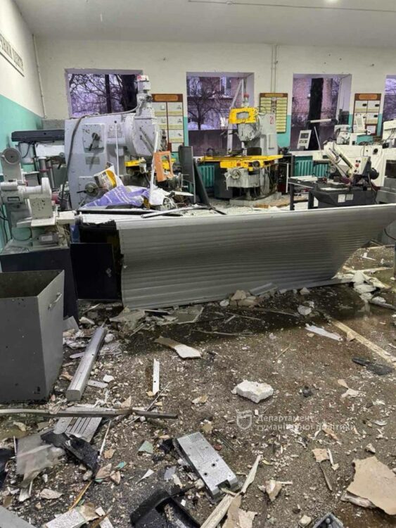 Атака по Дніпру 6 січня: як виглядають понівечені заклади освіти (ФОТО)