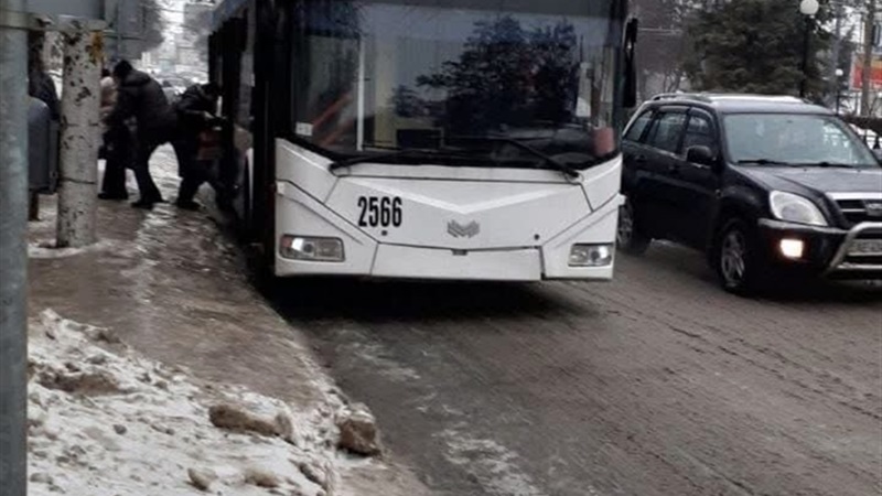 Станом на 8:00. У Дніпрі курсує весь електротранспорт, на маршрути вийшло 90 % автобусів