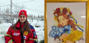 У Дніпрі медикиня вдень рятує життя, а ввечері створює красу бісером