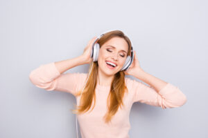 CMF Headphone Pro та CMF Buds Pro 2: як звучить музика і кому що обрати