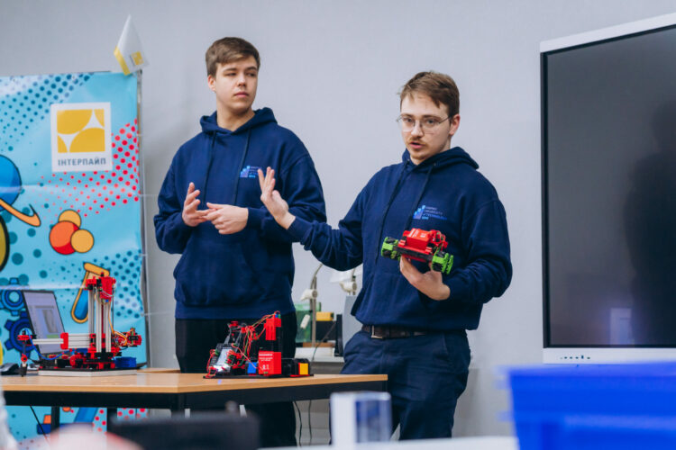 Інтерпайп Пінчука та Дніпровська політехніка проводять у Дніпрі другий сезон WOW-фізики